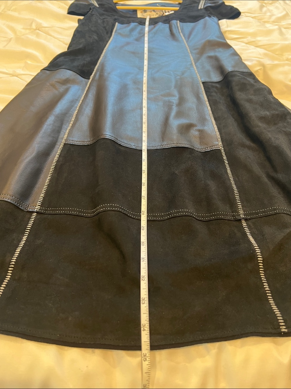 Designer Quiet LuxuryBlack Mixed Media Midi Dress with Short Sleeves and Pockets - Picture 10 of 15